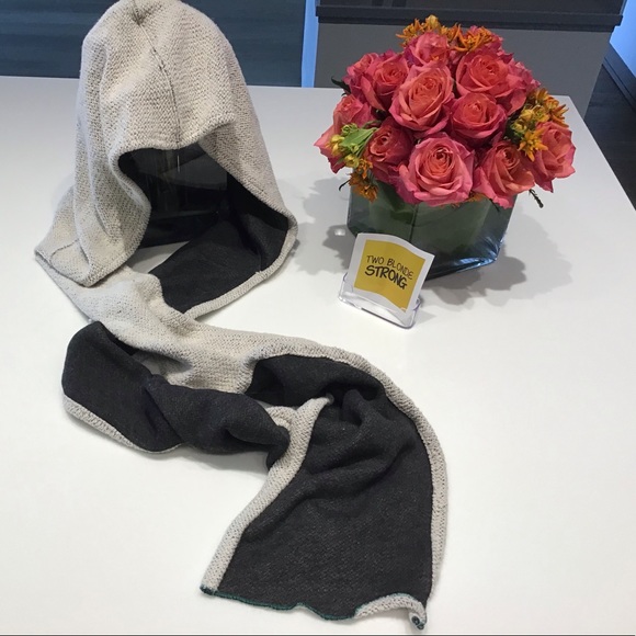 Reversible Gray & White Hood w Scarf wrap OS - Picture 2 of 8